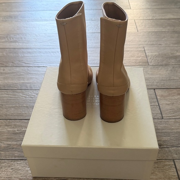 Maison Margiela Tan Tabi Boots - Picture 3 of 5